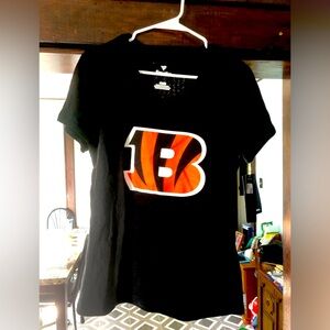 Women’s Bangles V-cut Tee